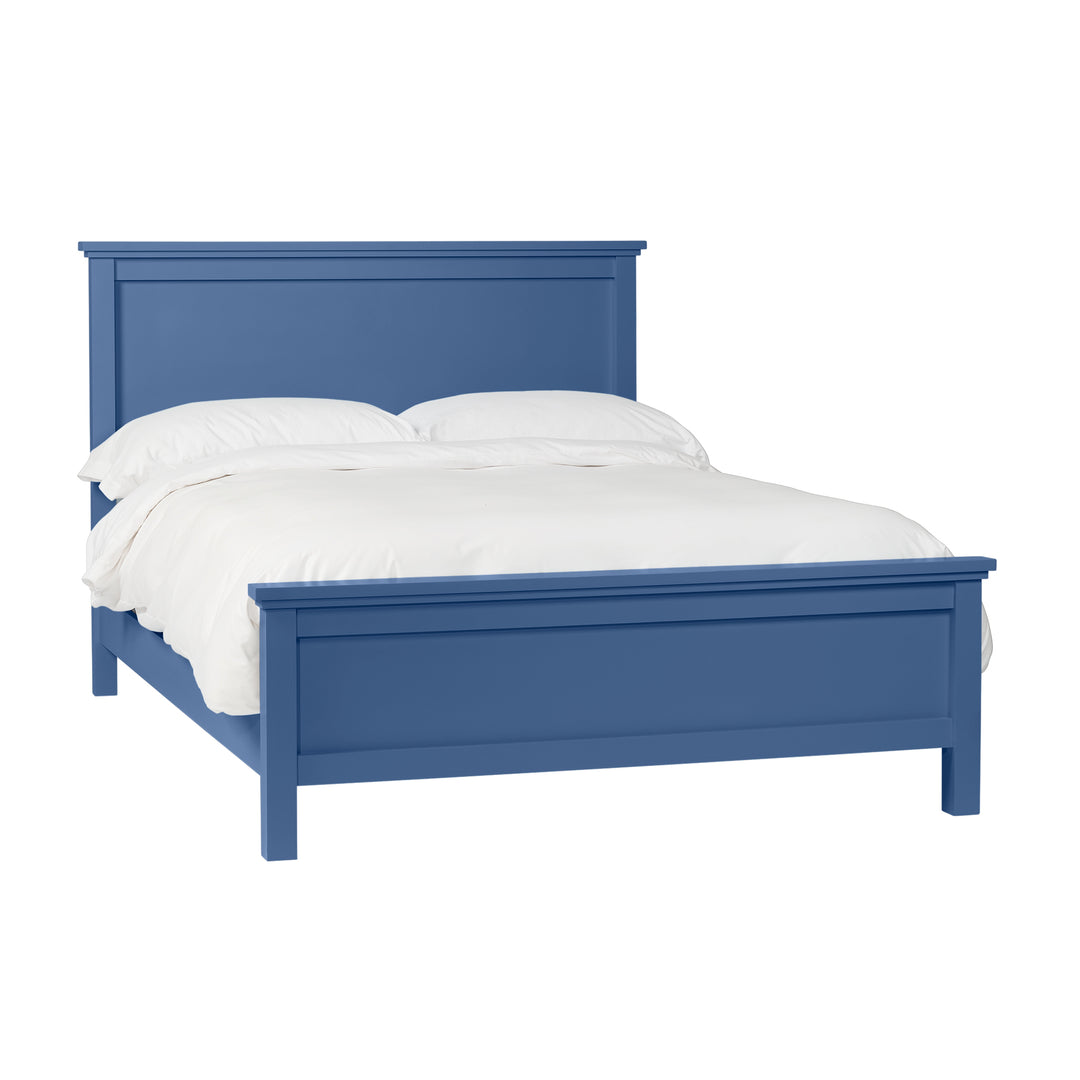 Queen Farmhouse Standard Bed with Smooth Panels in Starry Night