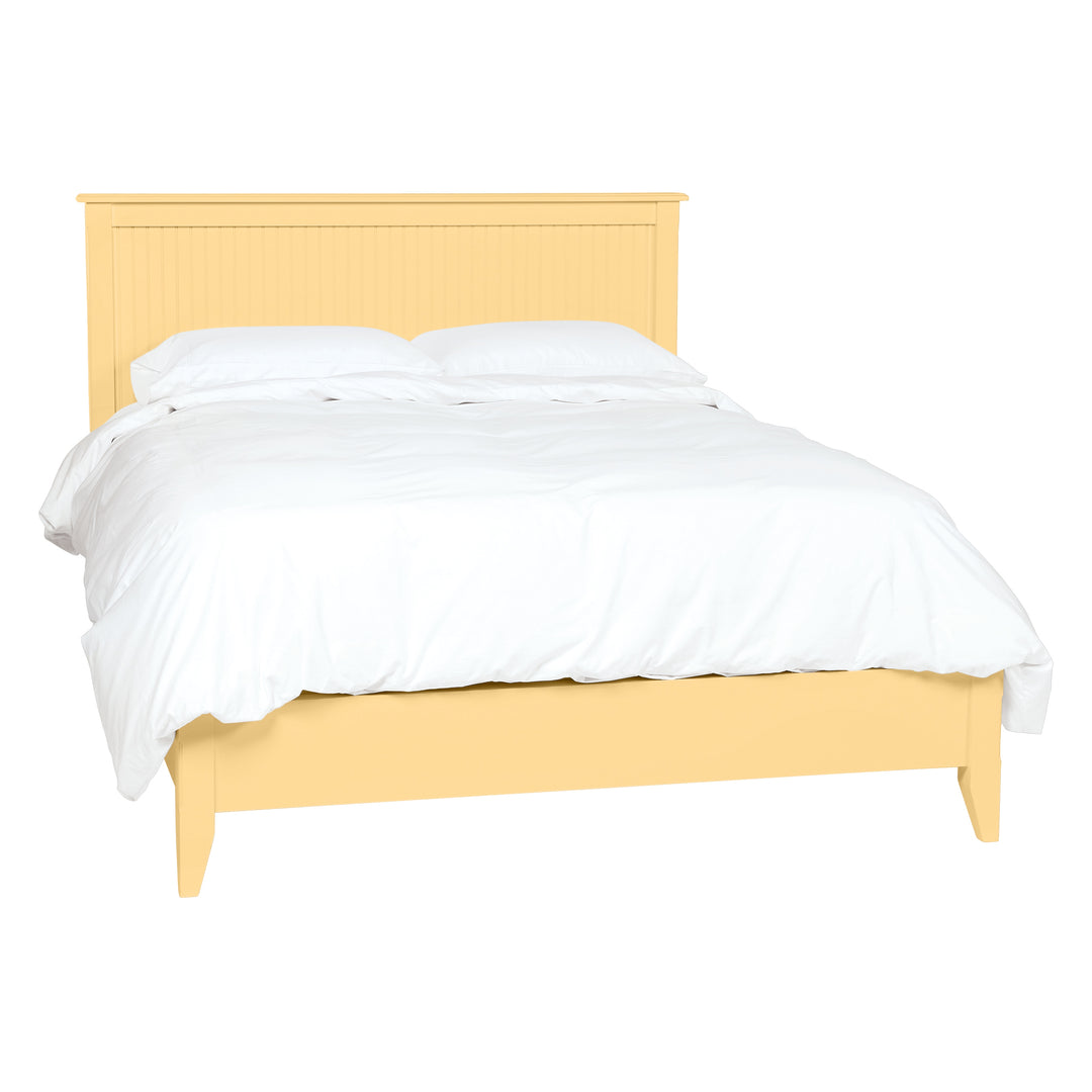 Queen Lily Standard Bed with Beadboard Panels in Crescent
