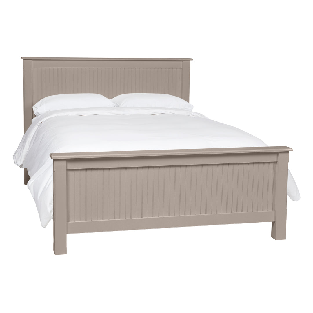 Queen Louisa Standard Bed with Shiplap Panels in Goose