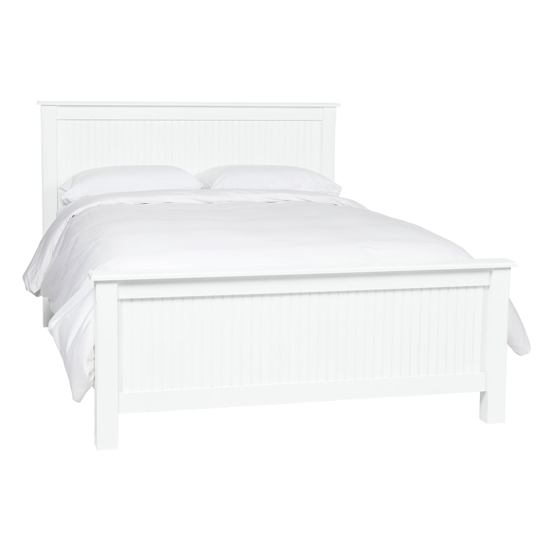 Queen Louisa Standard Bed with Beadboard Panels in Sugar
